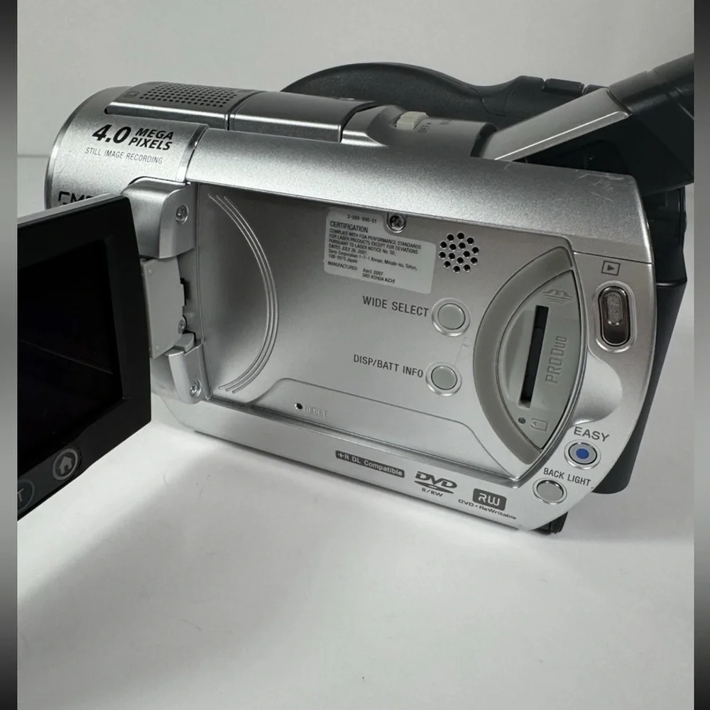 Sony 4.0 Megapixel Handycam model DCR-DVD408. Wide LCD Digital Video Camera